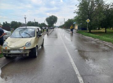 В Сальске под колёса попала женщина