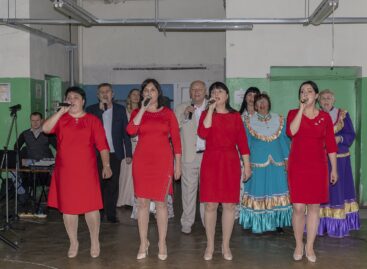 Артисты городского Дворца культуры Сальска поддержали сотрудников обувной фабрики, работающих по спецзаказу Министерства обороны