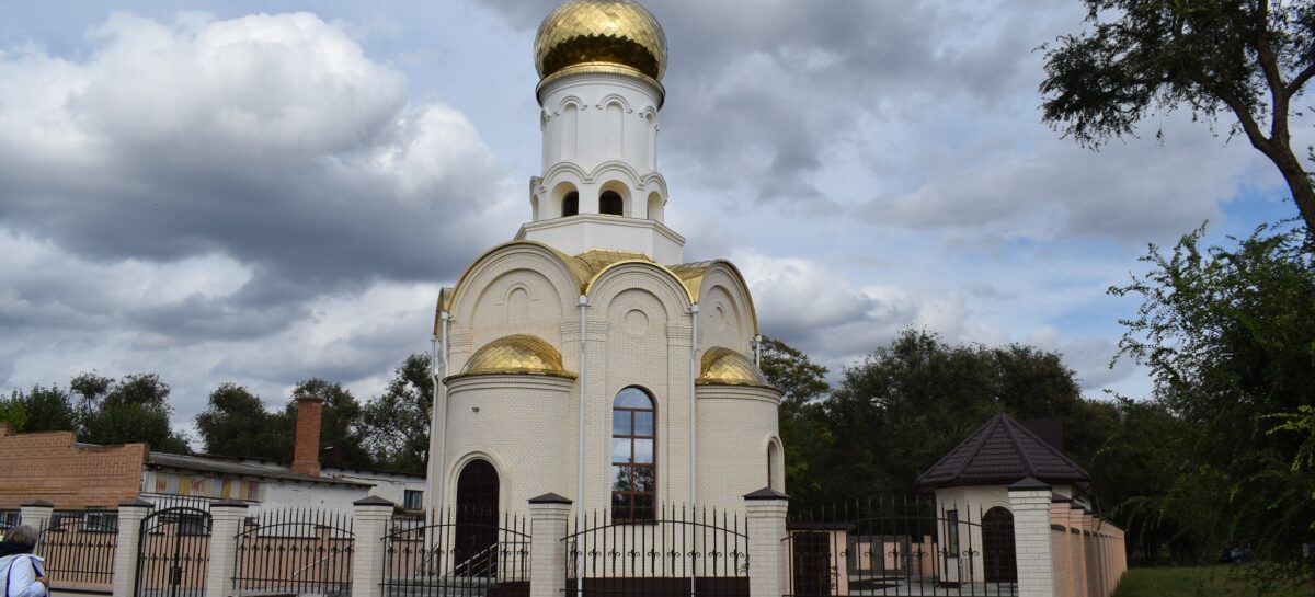 Сельский храм в Сальском районе  принимает прихожан