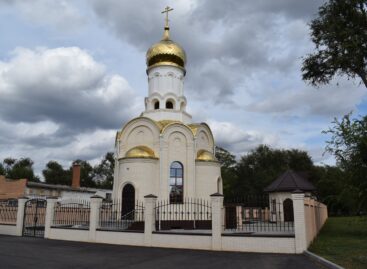 Сельский храм в Сальском районе  принимает прихожан