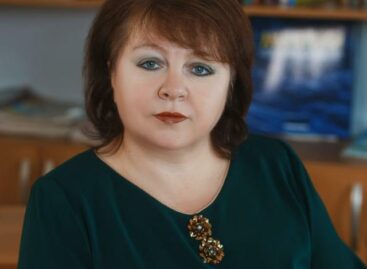 Заместитель директора и учитель математики лицея № 9 Инна Саюнц даёт знания детям и помогает встать на крыло молодым коллегам