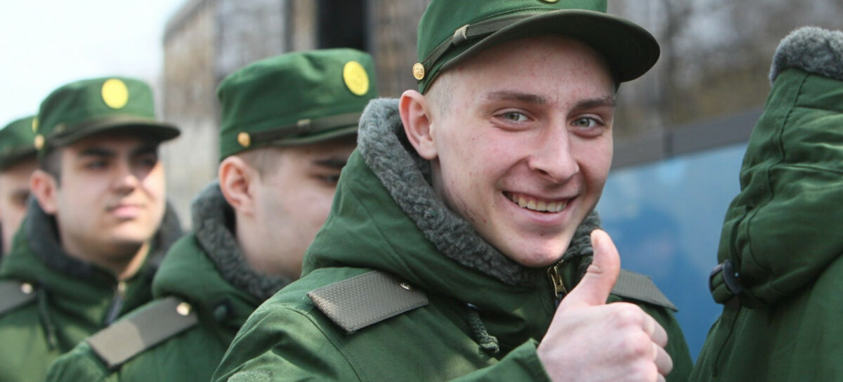 К местам несения службы направились около двух тысяч донских призывников