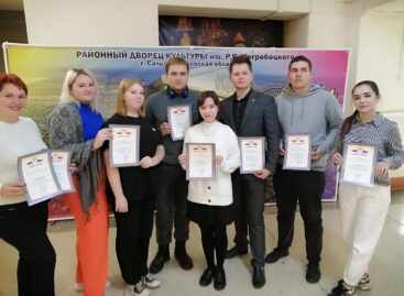 В РДК им. Р.В. Негребецкого наградили участников молодёжного фестиваля патриотической песни «Гвоздики Отечества»