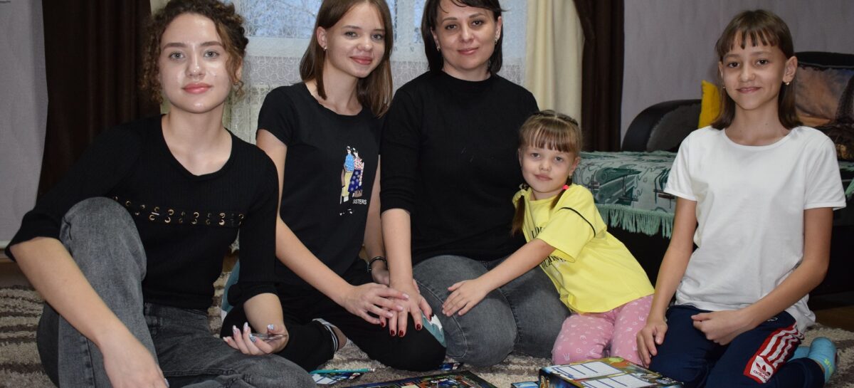 Мамины дочки: Salsknews.ru побывал в гостях у многодетной мамы