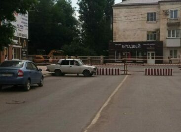 Срок временной схемы организации дорожного движения в центре Сальска, введённый в связи со строительством железнодорожного вокзала, продлён