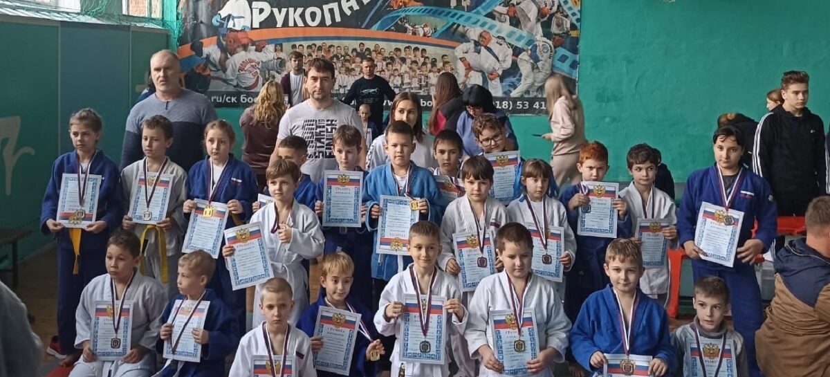 В ДЮСШ Сальска состоялся открытый турнир по борьбе дзюдо, посвященный Дню народного единства
