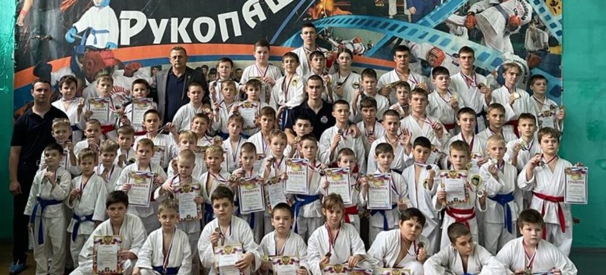Посвятили Дню полиции: в Сальской ДЮСШ прошёл турнир по рукопашному бою среди спортсменов СК «Боец»