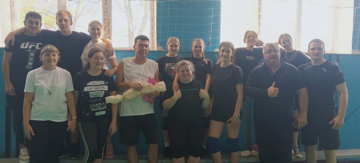 В Конезаводе им. Будённого состоялся матч между учителями и учениками