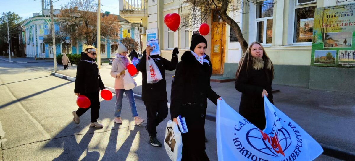 Студенты Сальского института Южного университета ИУБиП провели акцию в поддержку  детей с ограниченными возможностями здоровья.