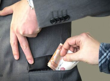 В Сальске педагог казачьего лицея брал деньги за успешное прохождение практики