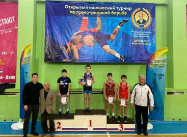Сальские борцы победили на юношеском турнире