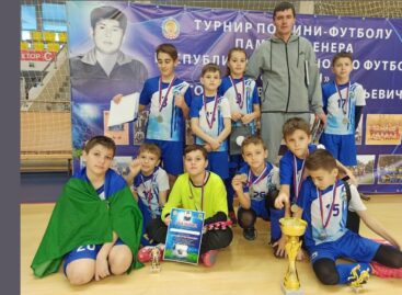 «Серебро» — у «Олимпика»: в Калмыкии прошёл турнир по мини-футболу памяти тренера Петра Котовщикова.