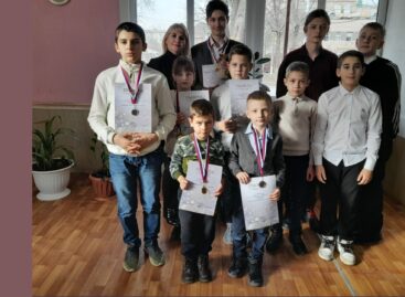 Сыграли онлайн: в клубе «Белая ладья» парка культуры и отдыха прошёл праздничный детский шахматный онлайн-турнир.