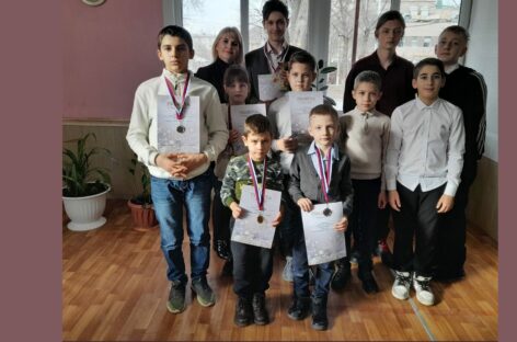 Сыграли онлайн: в клубе «Белая ладья» парка культуры и отдыха прошёл праздничный детский шахматный онлайн-турнир.
