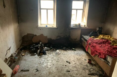 В Сальске, на Совхозной, загорелась летняя кухня