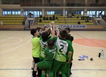 «Олимпик» стал первым: порадовали своими успехами юные футболисты отделения Сальской ДЮСШ