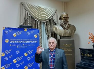 Юнкор Ангелина Ходосок побеседовала с делегатом ХVI съезда Союза писателей России Алексеем Глазуновым