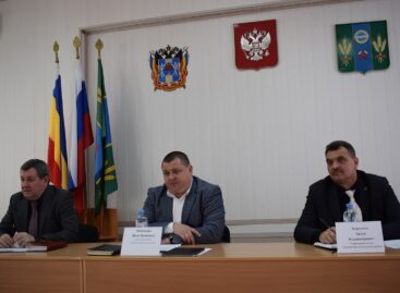 Глава администрации города Иван Игнатенко отчитался перед депутатами Собрания депутатов Сальского городского поселения