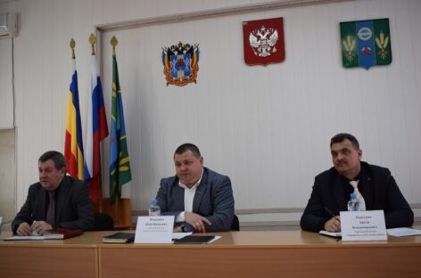Глава администрации города Иван Игнатенко отчитался перед депутатами Собрания депутатов Сальского городского поселения