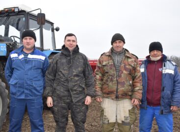 У южан всё по плану: труженики базового хозяйства посёлка Юловский завершают яровой сев