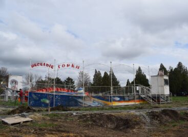 В городском парке культуры и отдыха в Сальске начались активные работы