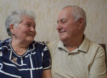 Как 54 года назад: жена и муж рассказали, как им удается столько лет идти по жизни рука об руку