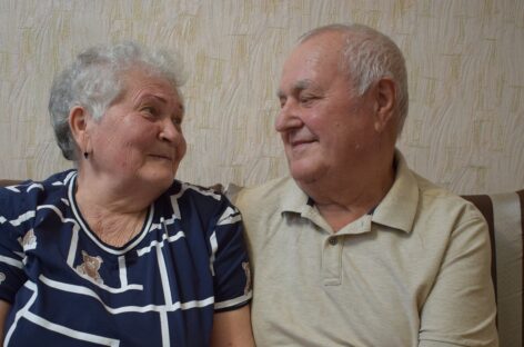 Как 54 года назад: жена и муж рассказали, как им удается столько лет идти по жизни рука об руку