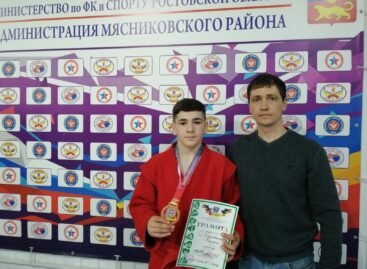 Поедет на ЮФО: сальчанин стал серебряным призёром области по самбо
