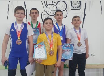Успехи тяжелоатлетов: в Шахтах прошёл чемпионат Ростовской области по тяжёлой атлетике среди мужчин и женщин