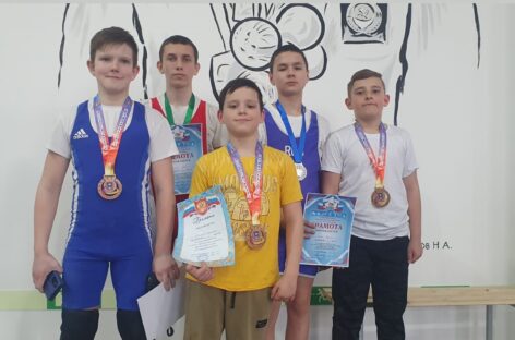 Успехи тяжелоатлетов: в Шахтах прошёл чемпионат Ростовской области по тяжёлой атлетике среди мужчин и женщин