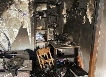 В Сальске случился пожар на пятом этаже многоквартирного жилого дома