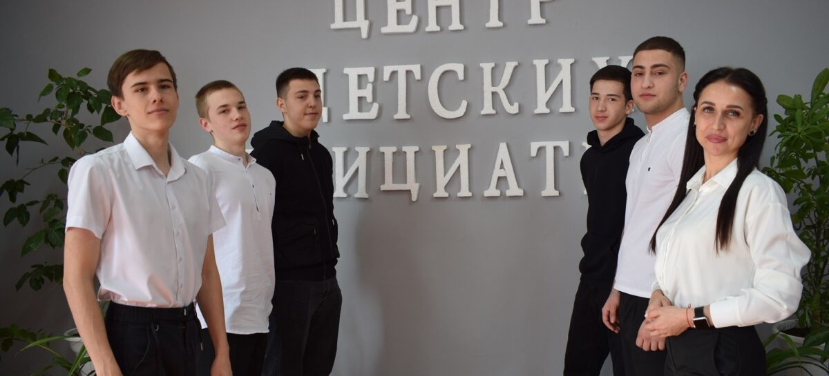 Сальские волонтёры борются с наркотической «рекламой» в городе