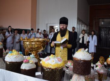 С Божьим благословением: на сальском хлебокомбинате в преддверии Светлого Христова Воскресения прошел молебен