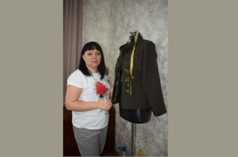 Золотые руки Ванды: как швея со стажем и необычным именем стала помогать бойцам СВО
