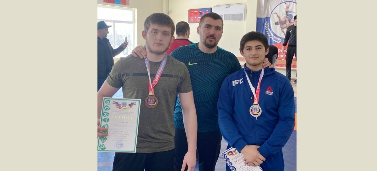 «Серебро» и «бронза»: в Новочеркасске состоялось первенство Ростовской области по греко-римской борьбе среди юниоров до 23 лет