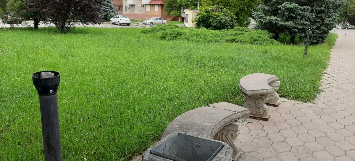 В Сальске в очередной раз городская инфраструктура пострадала от набега вандалов