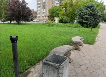 В Сальске в очередной раз городская инфраструктура пострадала от набега вандалов