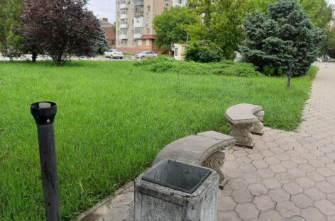 В Сальске в очередной раз городская инфраструктура пострадала от набега вандалов