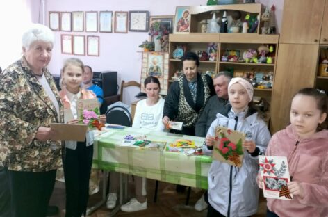 Сальская районная организация Всероссийского общества инвалидов и СЮТ поздравили тружеников тыла с Днём Победы