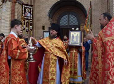 В честь Кирилла и Мефодия: в День памяти святых равноапостольных братьев свой престольный праздник отметил одноимённый собор в Сальске