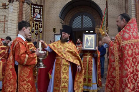В честь Кирилла и Мефодия: в День памяти святых равноапостольных братьев свой престольный праздник отметил одноимённый собор в Сальске