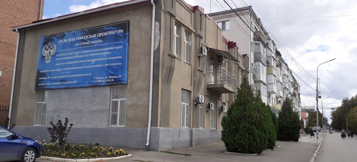 Работник имеет право на денежную компенсацию, если работодатель задерживает зарплату