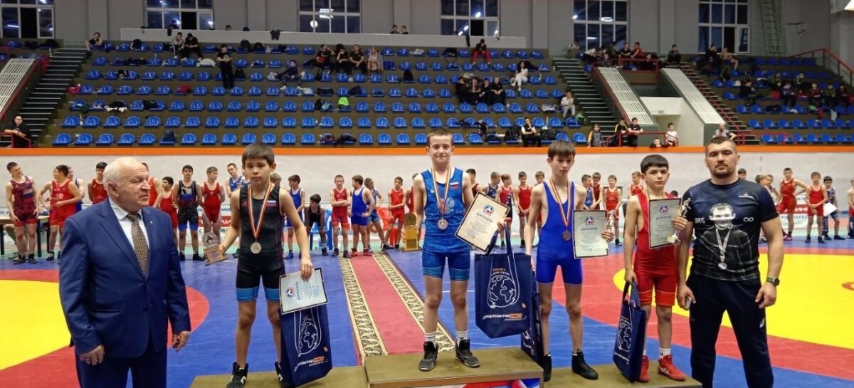В честь чемпиона: XIII открытый городской турнир по греко-римской борьбе прошел в Таганроге