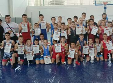 Сальские борцы показали достойный результат на турнире на призы академии спортивных единоборств