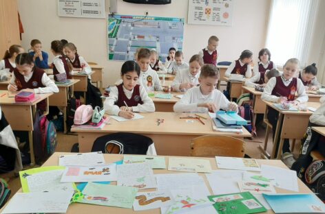 Юные сальчане пишут тёплые письма нашим солдатам в зоне СВО
