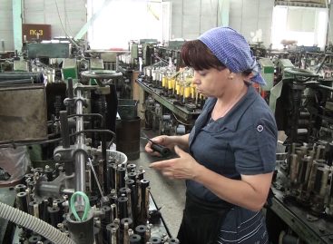 Ко Дню текстильщика: берут качеством! Сальский цех по производству резинки работает
