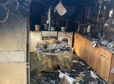 В Сальском районе из-за замыкания на чердаке случился пожар