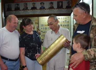 Представители Сальского филиала благотворительного фонда «Святогор» передали необычный экспонат Сальскому историко-краеведческому музею