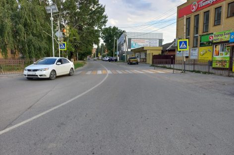 В Сальске, на переходе иномарка сбила девятилетнего ребёнка