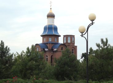 Их молитвы услышали: в храме Владимирской иконы Божией Матери монтируют кровлю